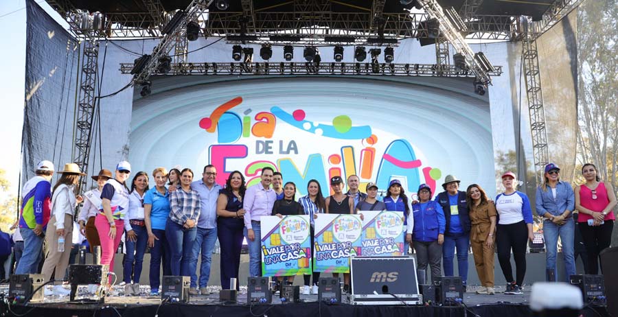 Ante 50 mil personas, Tere Jiménez encabeza el festejo por el día de la familia en Aguascalientes