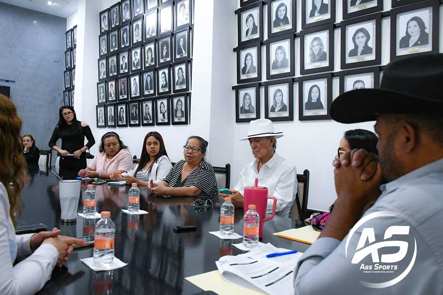 Diputados se reúnen con integrantes del Consejo Estatal de búsqueda de personas.