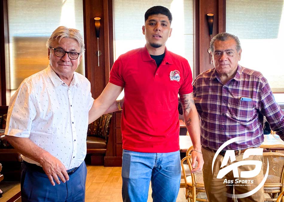 Oscar Calvillo firma con Gallos de Aguascalientes