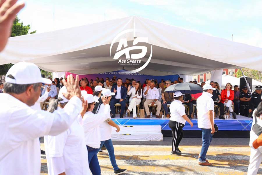 Tere Jiménez, encabezó el desfile cívico-obrero por el Día del Trabajo