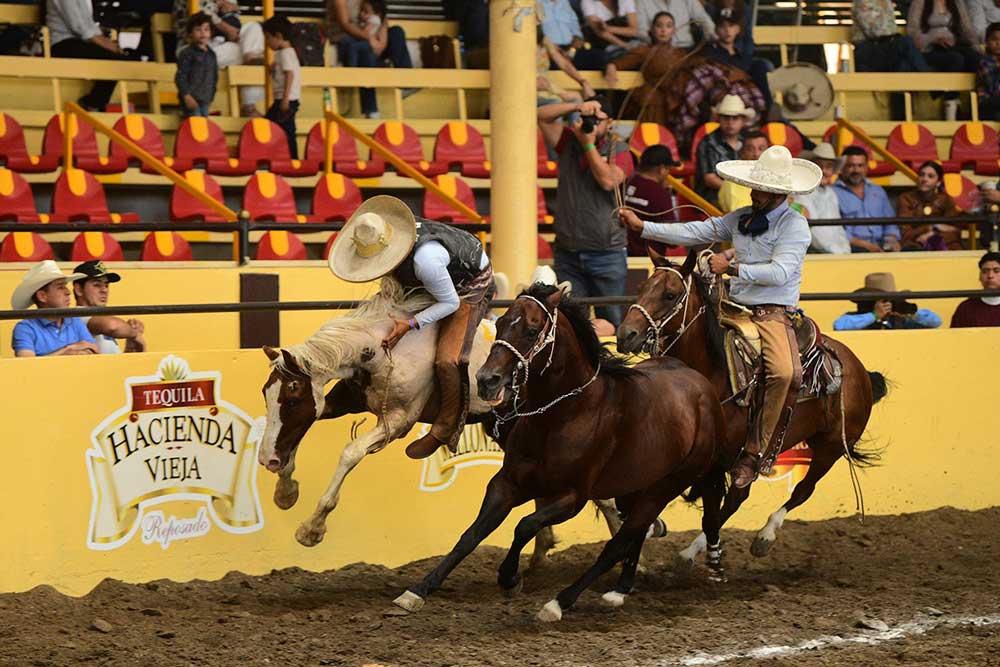 Se lucen los Charros JG de Aguascalientes en el Lienzo Santa María