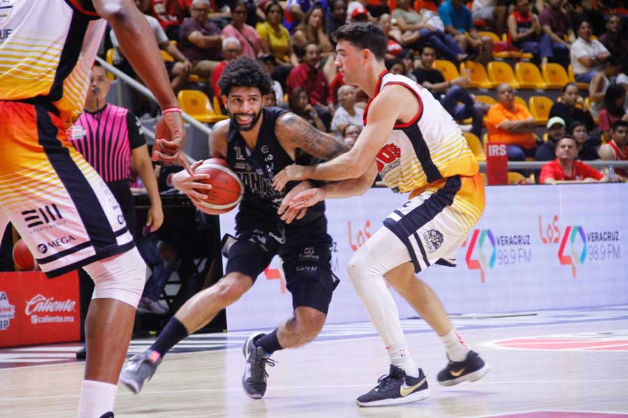 Panteras de Aguascalientes le arrebato el segundo de la serie a los Halcones Rojos de Veracruz.