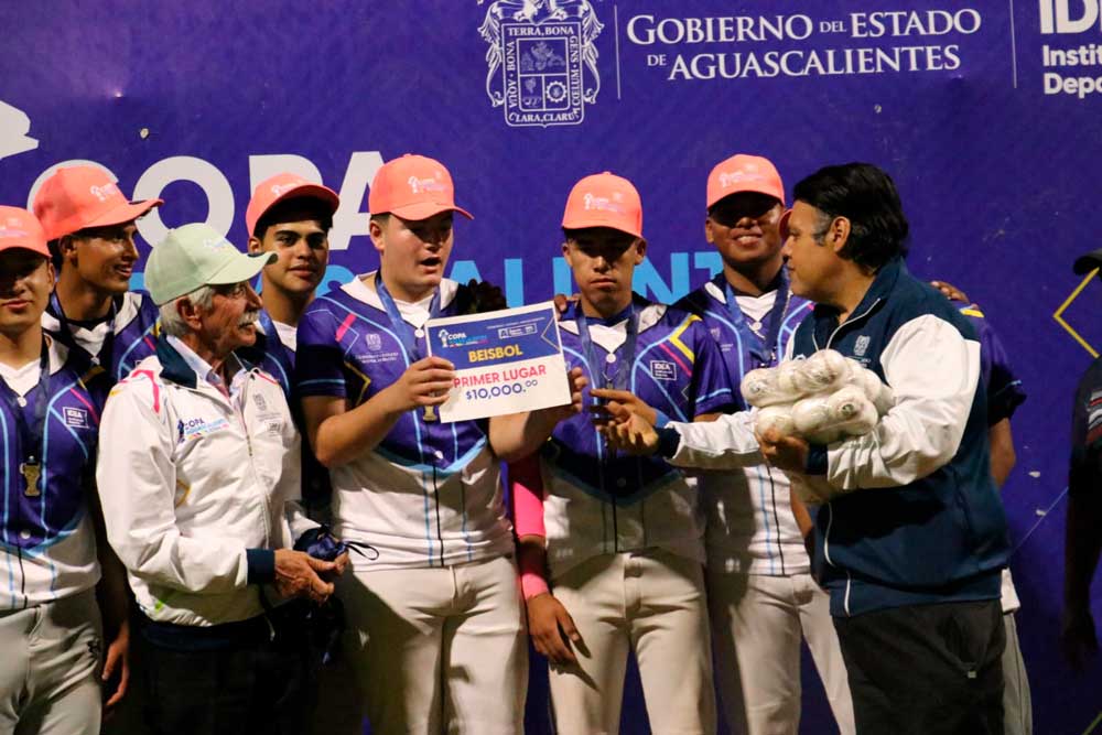 Premian a los ganadores del softbol y beisbol de la 2da Copa Aguascalientes.