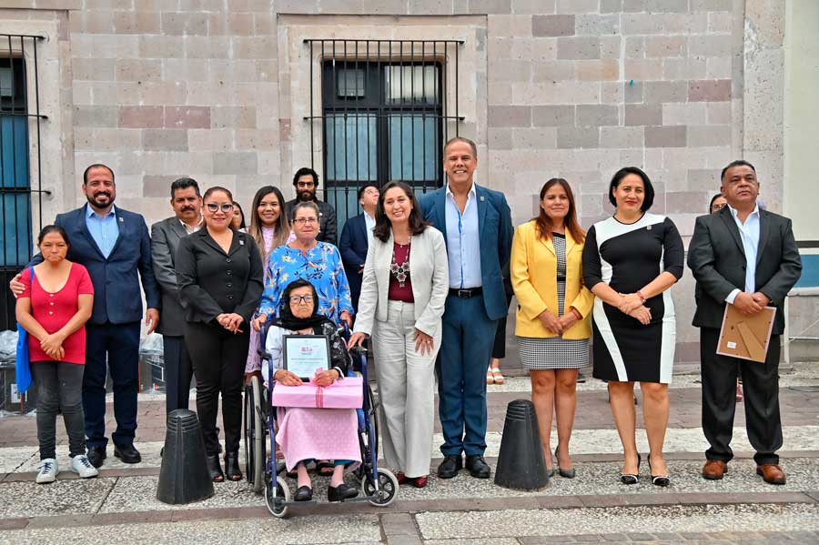 Reconocen al matrimonio y a la abuelita más longeva en el Municipio de Jesús María