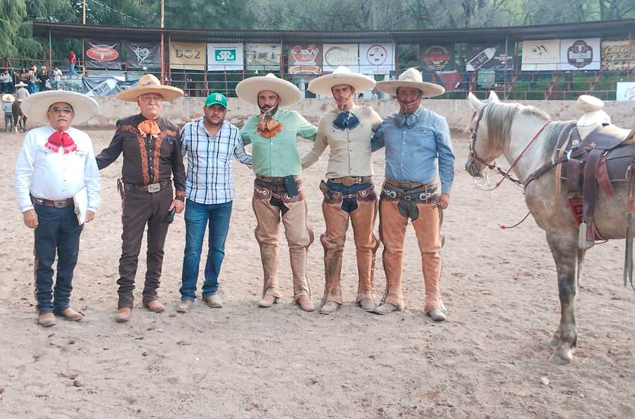 Todo un éxito el Coladero de Fiestas Patrias en el Lienzo Charro El Sabinal