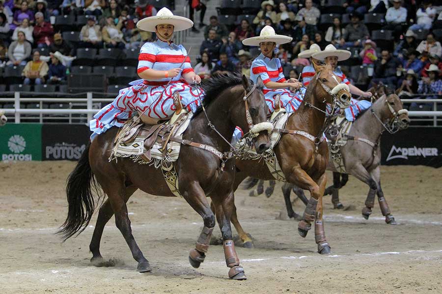 Fiesta Mexicana está entre las mejores 16 escaramuzas de México