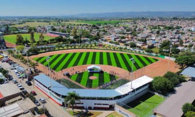 La Gobernadora Tere Jiménez entrega obras de remodelación del parque de beisbol de Pabellón de Arteaga