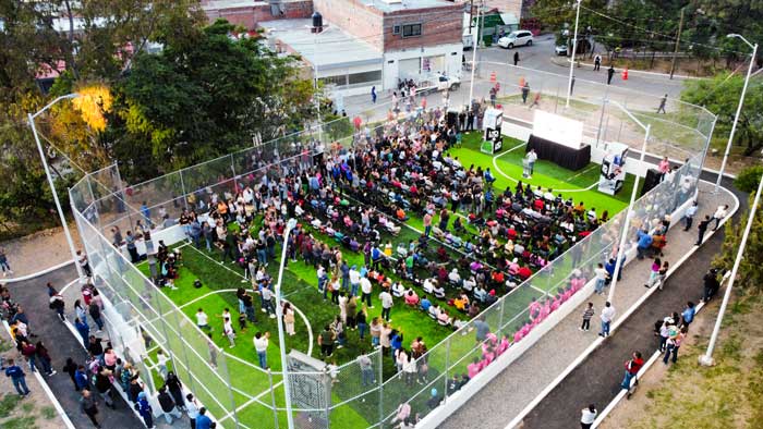 Presenta Leo Montañez tercer informe en nueva cancha del Ojocaliente I