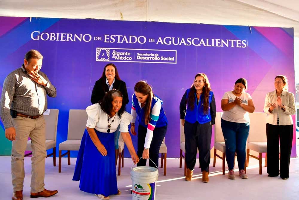 Inicia Tere Jiménez con programa de rehabilitación de viviendas en Pabellón de Arteaga