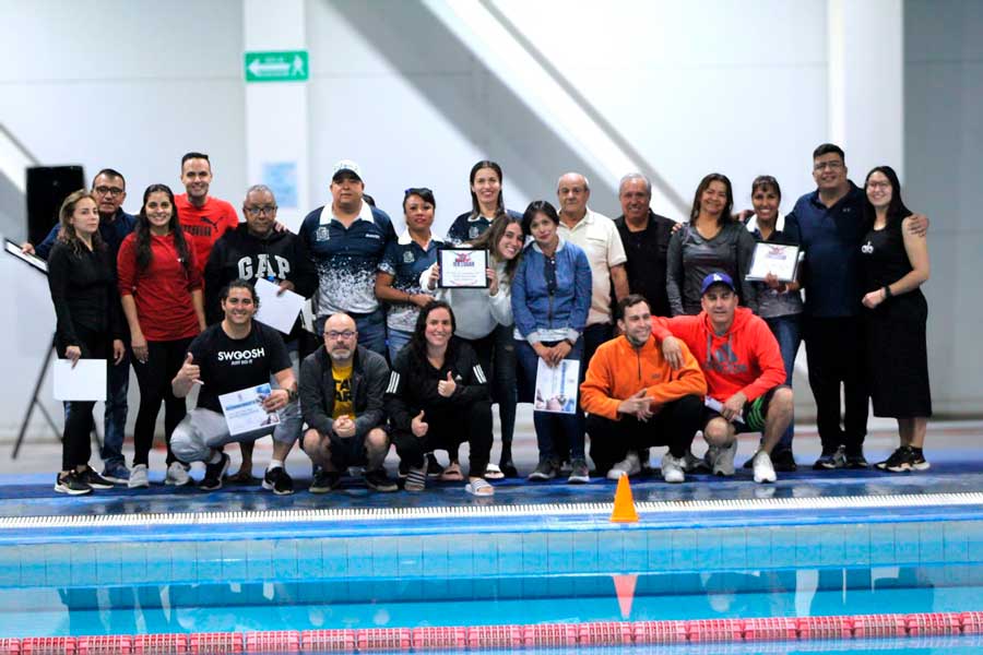 Se lleva a cabo el Maratón Acuático Nocturno de la Alberca Municipal de VNSA