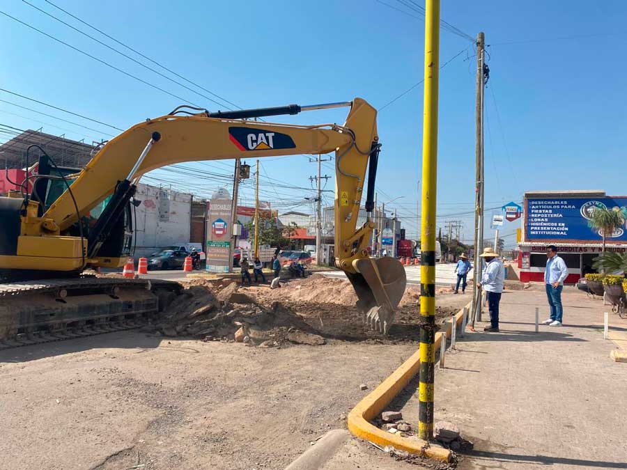 Trabaja municipio de Aguascalientes. en la última etapa del concreto hidráulico en la avenida Mercado de Abastos