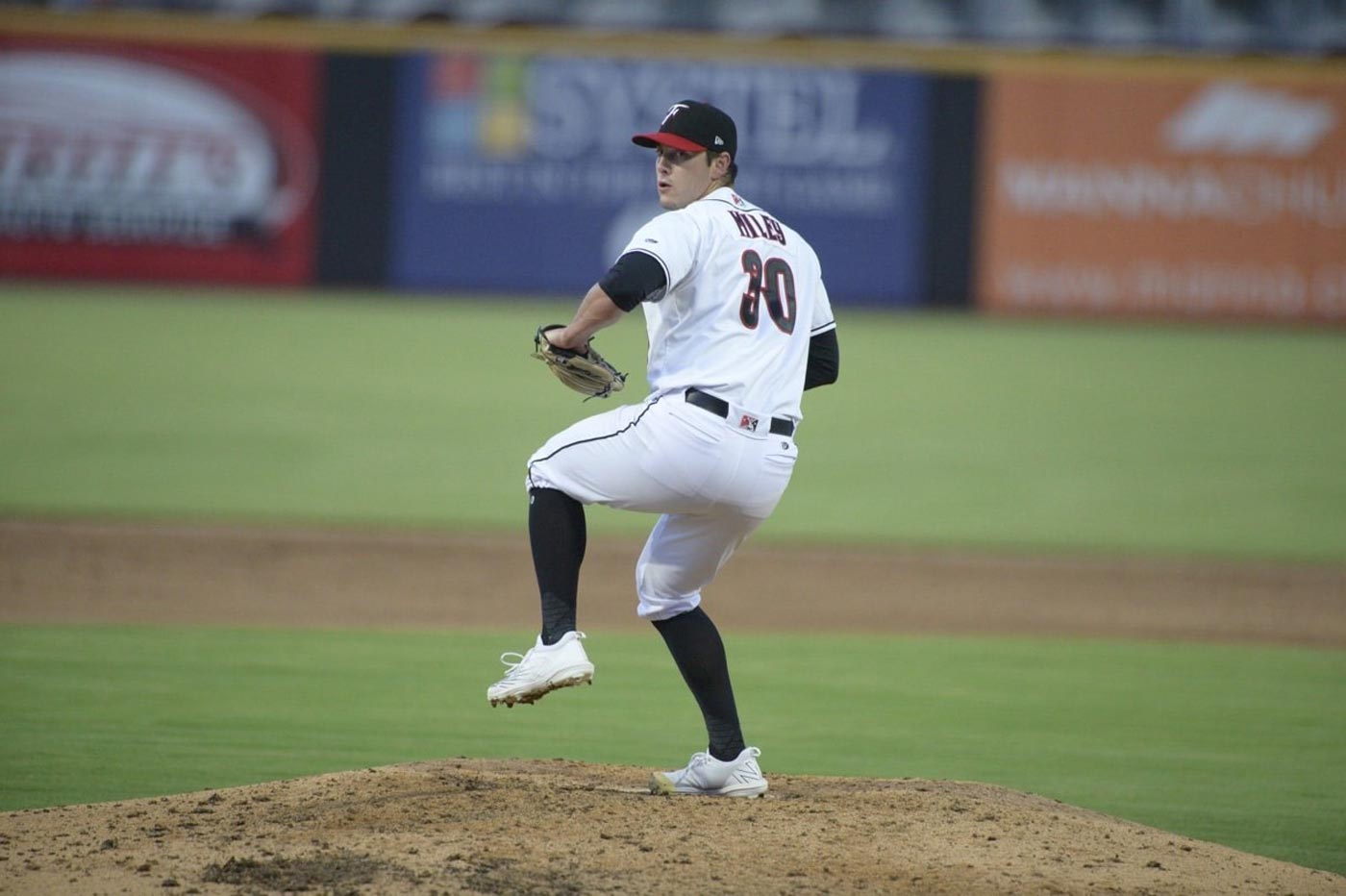 ocho temporadas como jugador de béisbol profesional,