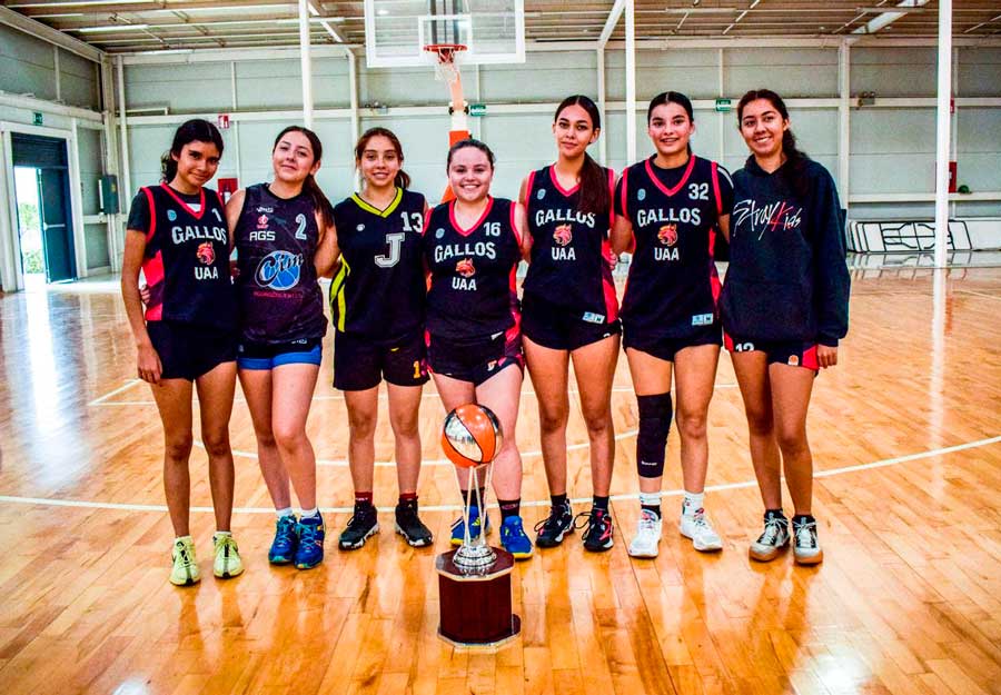 Blenders se quedó con el trofeo de campeón de la categoría Intermedia Femenil