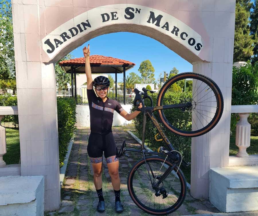 Brenda Santoyo alcanza una destacada segunda posición en el Belgian Waffle Ride México en Querétaro.