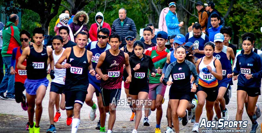 Participa en la carrera selectivo estatal de campo traviesa en el Parque México.