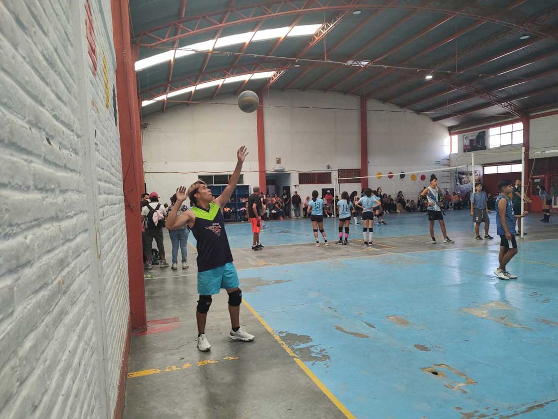 Inicia el Torneo de Voleibol Varonil del Club Miz-Uno con la participación de ocho equipos