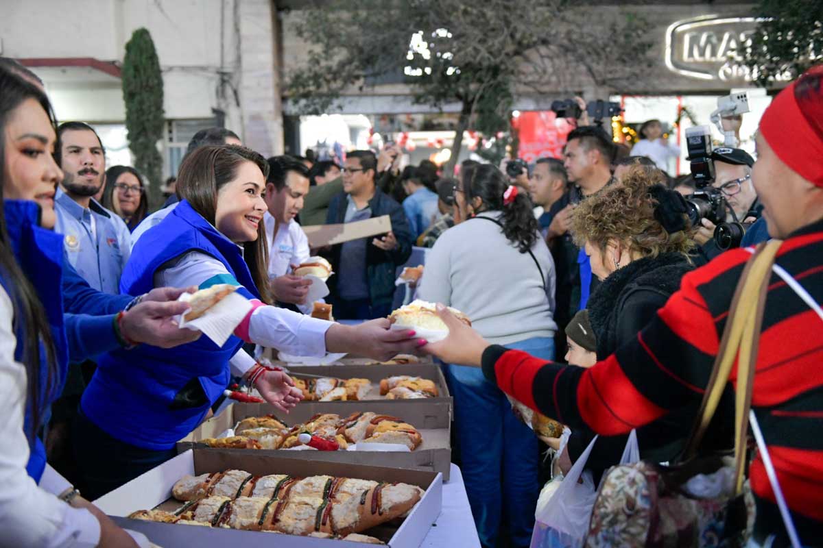 La gobernadora de Aguascalientes y la presidenta del DIF Estatal celebran con más de 15 mil personas la tradicional Rosca de Reyes Gigante