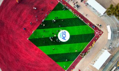 Leo Montañez inaugura el primer campo de béisbol con pasto sintético en Parque Azul de la Insurgentes