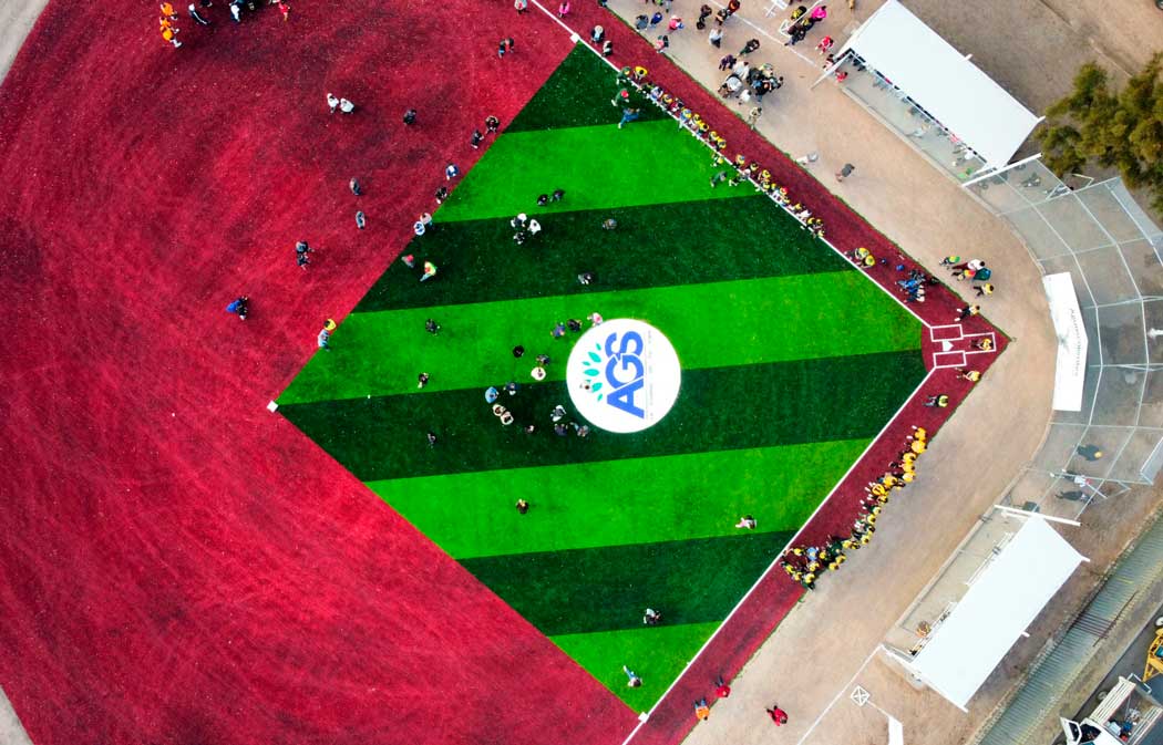 Leo Montañez inaugura el primer campo de béisbol con pasto sintético en Parque Azul de la Insurgentes