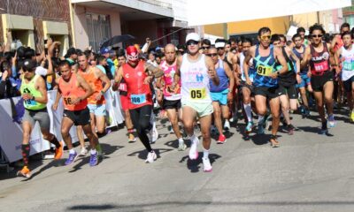 Triunfo para Saúl Acosta Muro y Martha Iris Vázquez Becerra en la carrera atlética Divina Providencia 2025