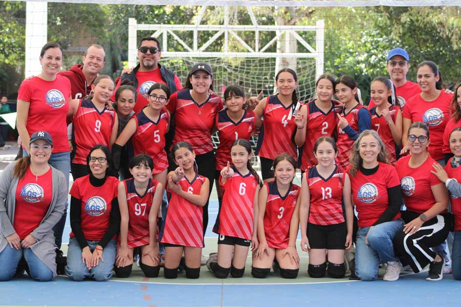 El Colegio Marista campeón de la eliminatoria regional de colegios particulares de voleibol a nivel primarias.