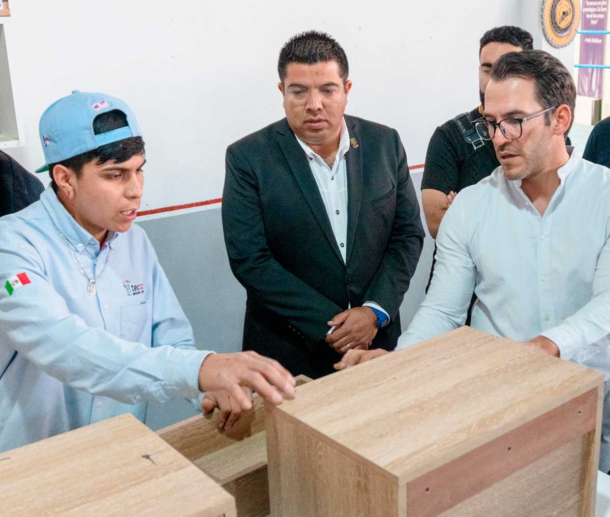 El Presidente Municipal de Jesús María visita la empresa Tecca Innovation