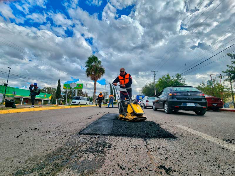 Jesús María intensifica trabajos de bacheo nocturno para mejorar vialidades