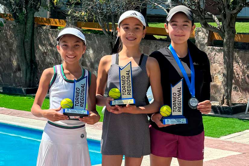 Los tenistas del Club Pulgas Pandas lograron cinco trofeos en el torneo Regional de tenis