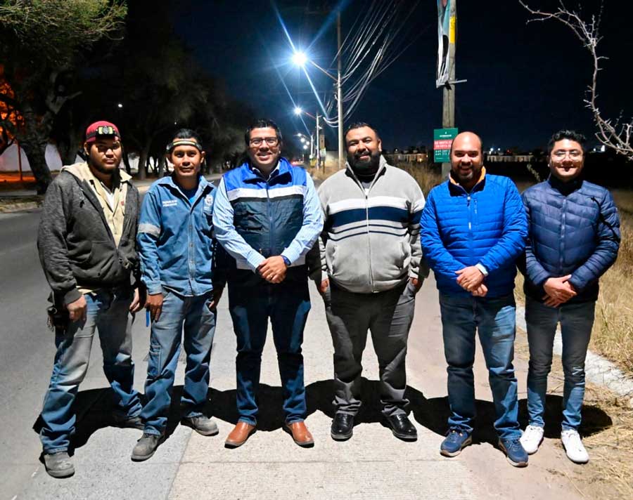 Presidente Municipal César Medina entrega nuevas luminarias LED en la avenida Zaragoza