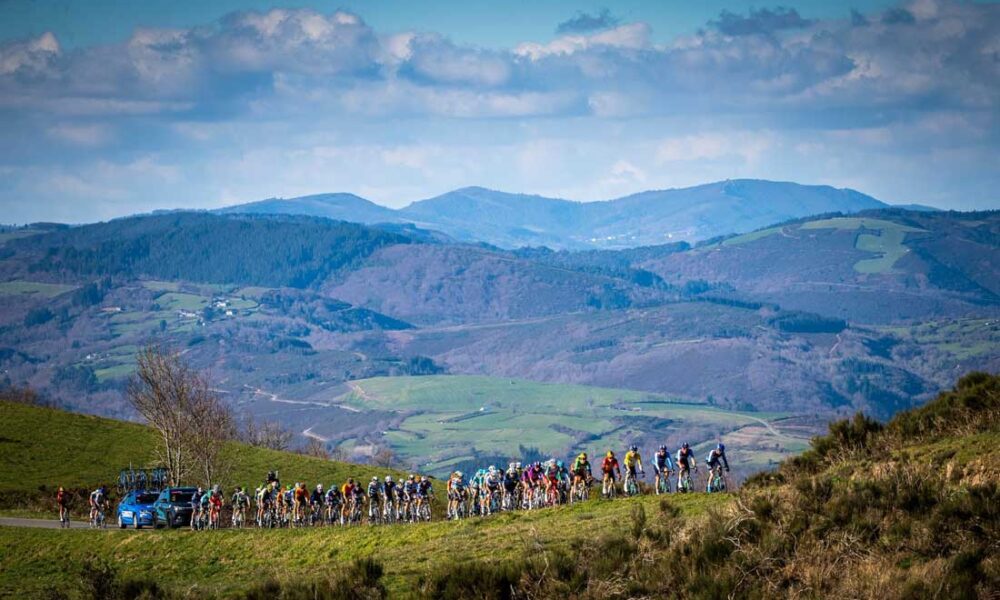 Ciclistas de Aguascalientes cierran actuación en la O Gran Camiño-La Ruta Histórica en España